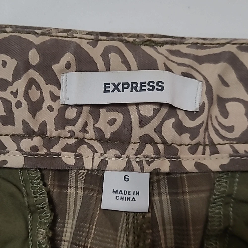 Express Olive Green & Tan Plaid Shorts size 6